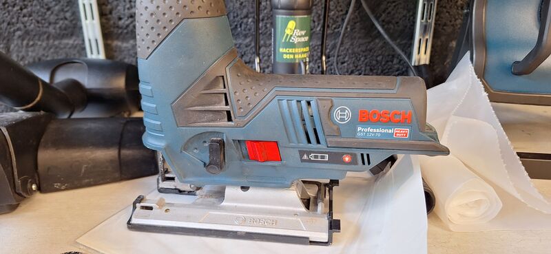 File:420124 - Bosch GST 12V-70.jpg