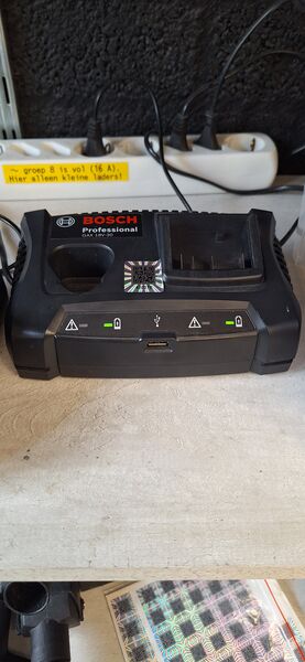 File:420270 - Bosch GAX 18V-30.jpg