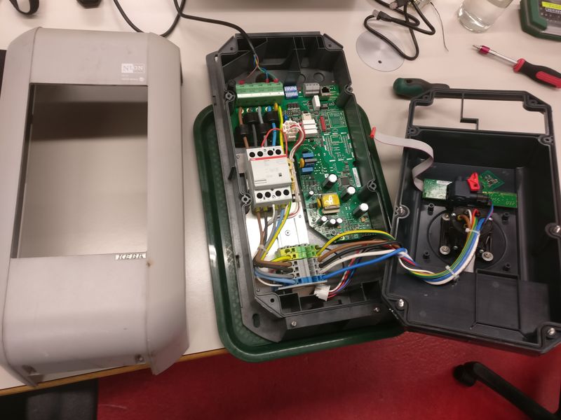 File:Keba P20 tweedehandsje open.jpg