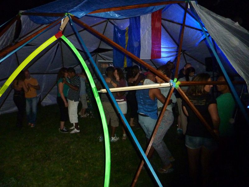 File:Domedancing2.jpg