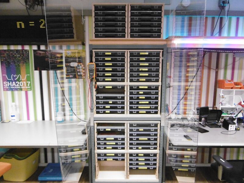 File:Onderdelenkofferkisten.jpeg